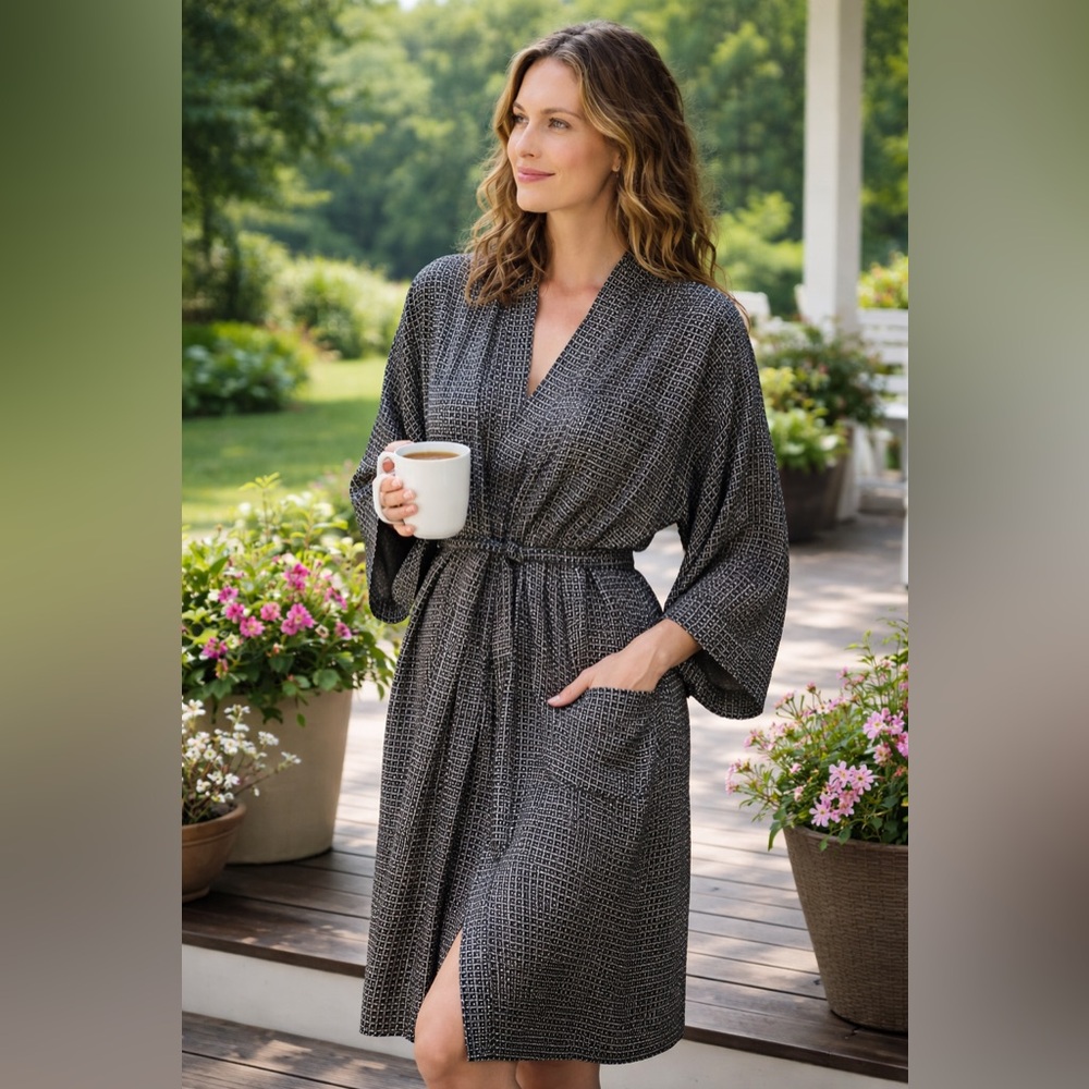 Addiction Women's Charcoal Textured Waffle Kimono Robe